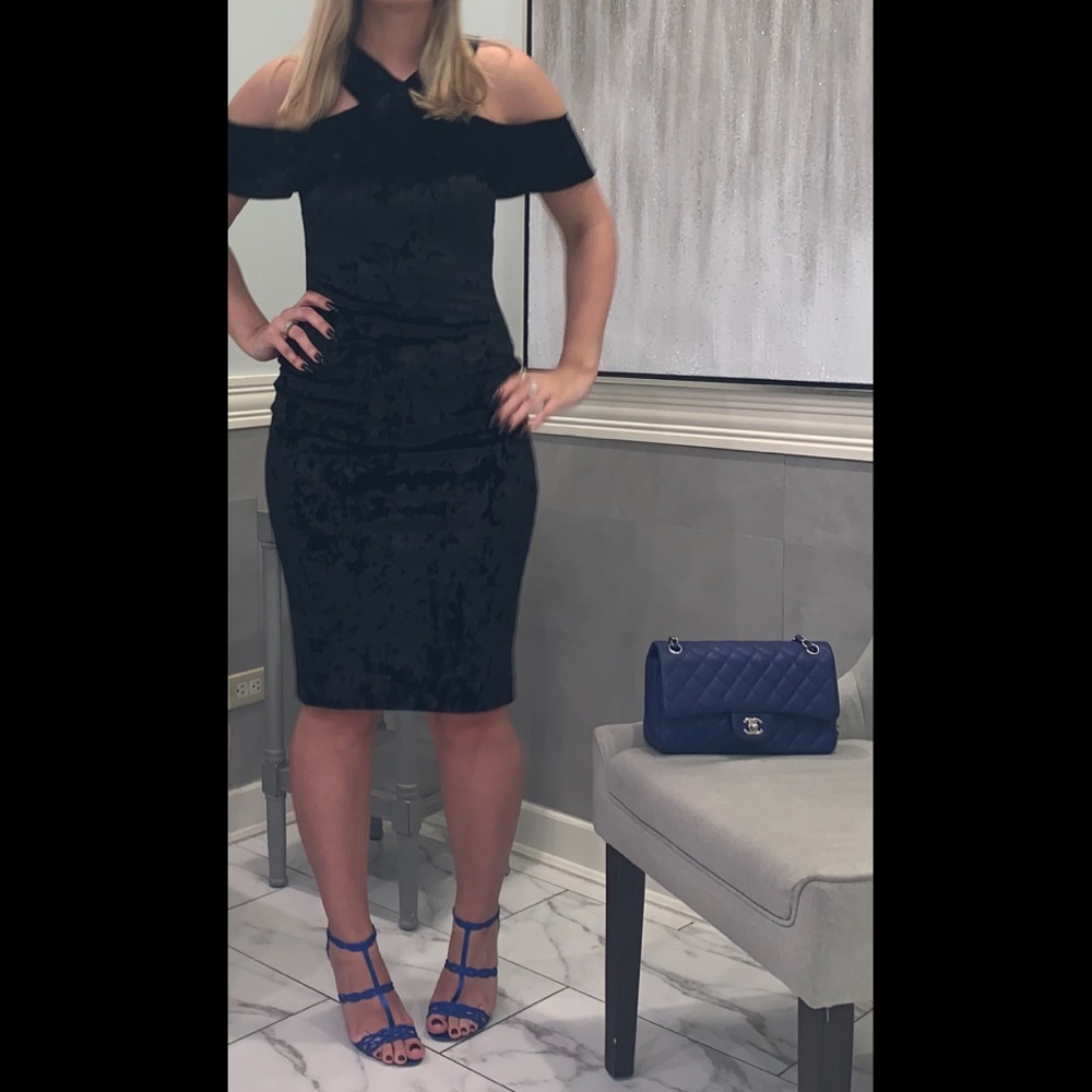 Rachel Roy velvet cold shoulder dress 🖤